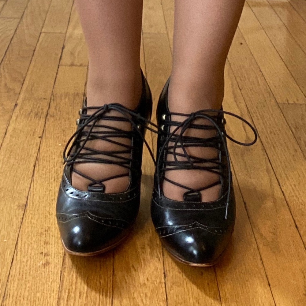 Fluevog Chamomile lace up pumps - Picture 2 of 8